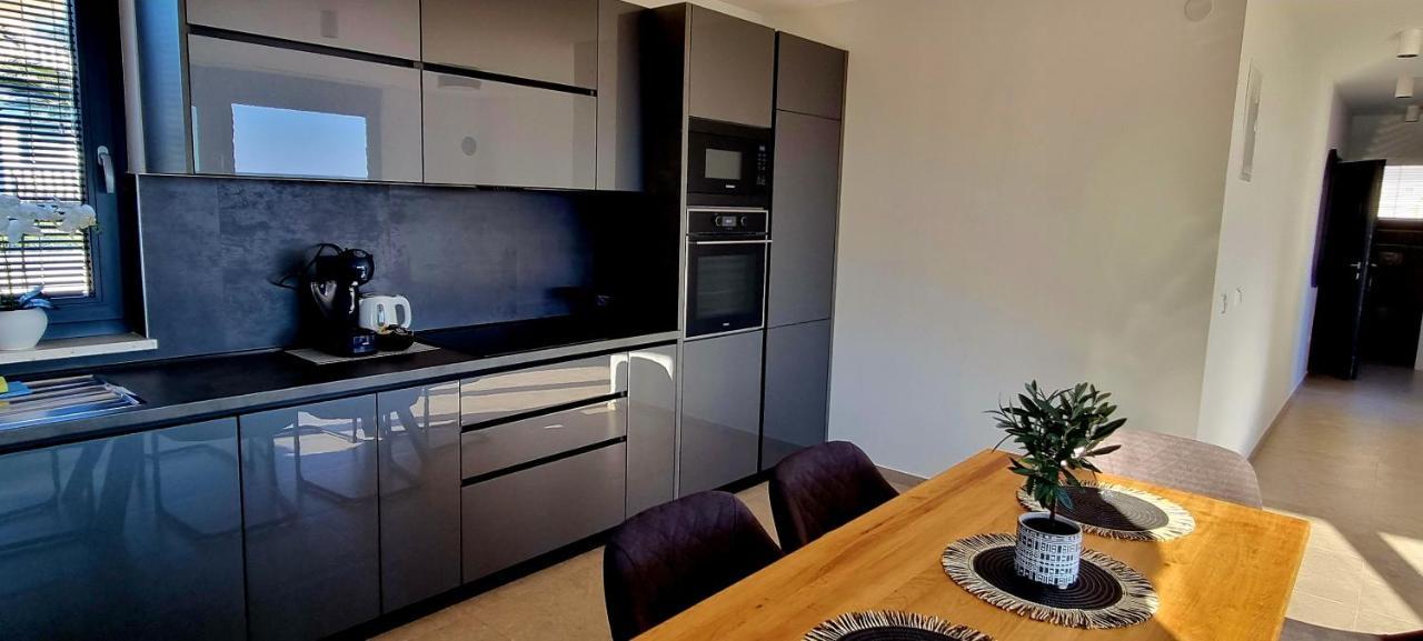 Dinary Apartman Vir Exterior foto